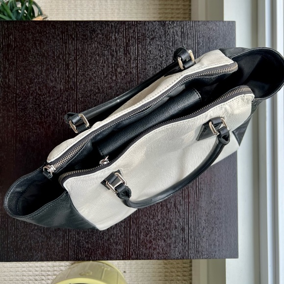 BANANA REPUBLIC ivory and black leather bag - Picture 5 of 13